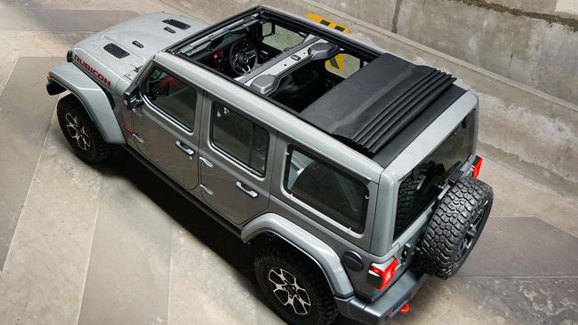 Jeep Wrangler Disegarkan di RI, Punya Atap Terpal Buka-Tutup Seharga Rp 20 Juta Jeep Wrangler Disegarkan di RI, Punya Atap Terpal Buka-Tutup Seharga Rp 20 Juta