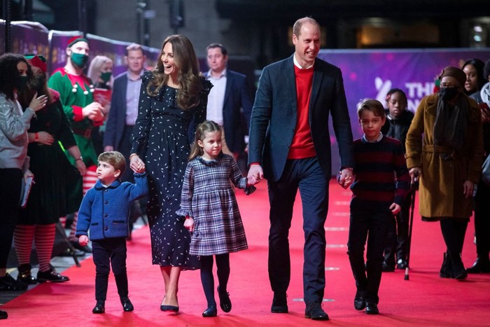 Kate Middleton Britain's Prince William, Duke of Cambridge and Britain's Catherine, Duchess of Cambridge attend the Together At Christmas community carol service at Westminster Abbey in London on December 8, 2021. (Photo by Heathcliff O'Malley / POOL / AFP) (Photo by HEATHCLIFF O'MALLEY/POOL/AFP via Getty Images)