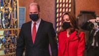Gaya busana Kate Middleton di setiap acara Natal bisa menjadi inspirasi. Foto: POOL/AFP via Getty Images/HEATHCLIFF OMALLEY