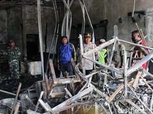 Rumah Makan Rocket Chicken Kunduran Blora Ludes Terbakar