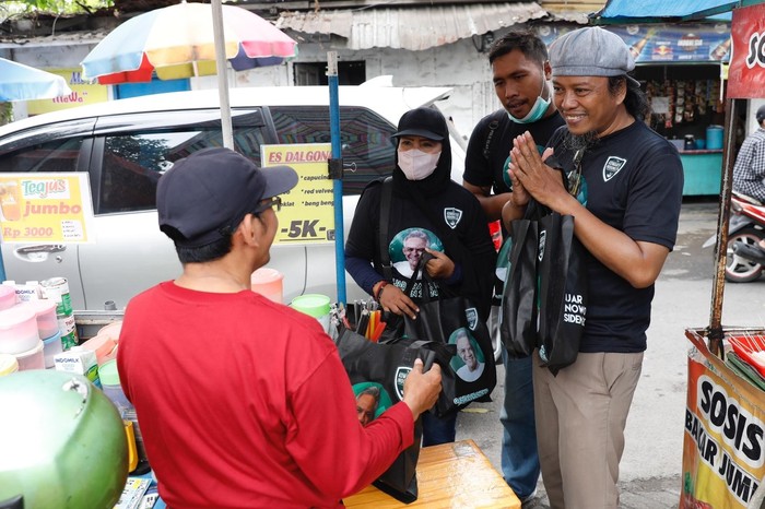 Kowarteg Jatim Bagi Sembako
