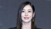 Lee Da Hee hadir bersama para aktor lain seperti Cha Eun Woo hingga Kim Nam Gil. Foto: WireImage/Han Myung-Gu