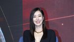 Jatuh Cinta dengan Senyum Manis Lee Da Hee di Jumpa Pers Island