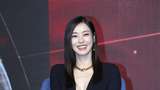 Jatuh Cinta dengan Senyum Manis Lee Da Hee di Jumpa Pers Island