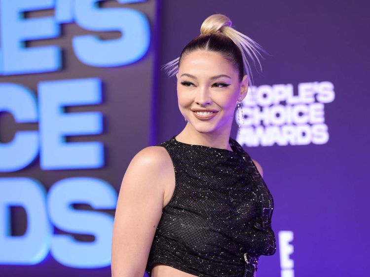 Madelyn Cline Seksi Banget