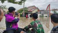 Dampak banjir dilaporkan terjadi di 15 kelurahan dari 3 kecamatan tersebut. Total ada 1.954 kepala keluarga (KK) atau 6.644 jiwa yang terdampak banjir Makassar. Foto: Rasmilawanti Rustam/detikSulsel