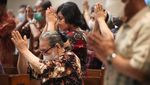 Melihat Misa Malam Natal di Berbagai Kota