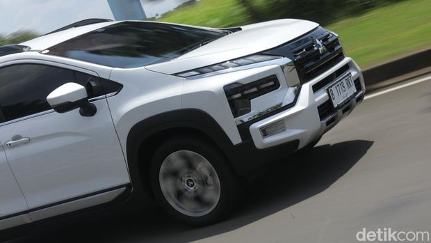 Mitsubishi New Xpander Cross