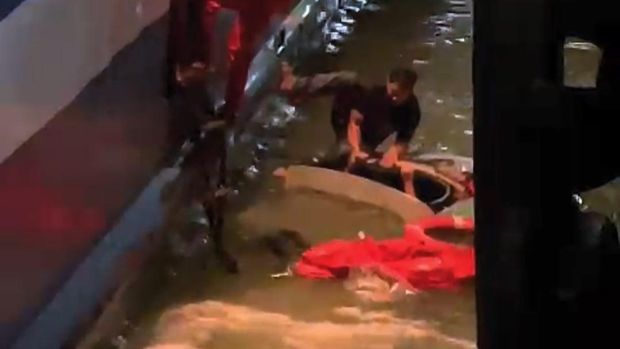 Mobil Tercebur ke Laut Pelabuhan Merak