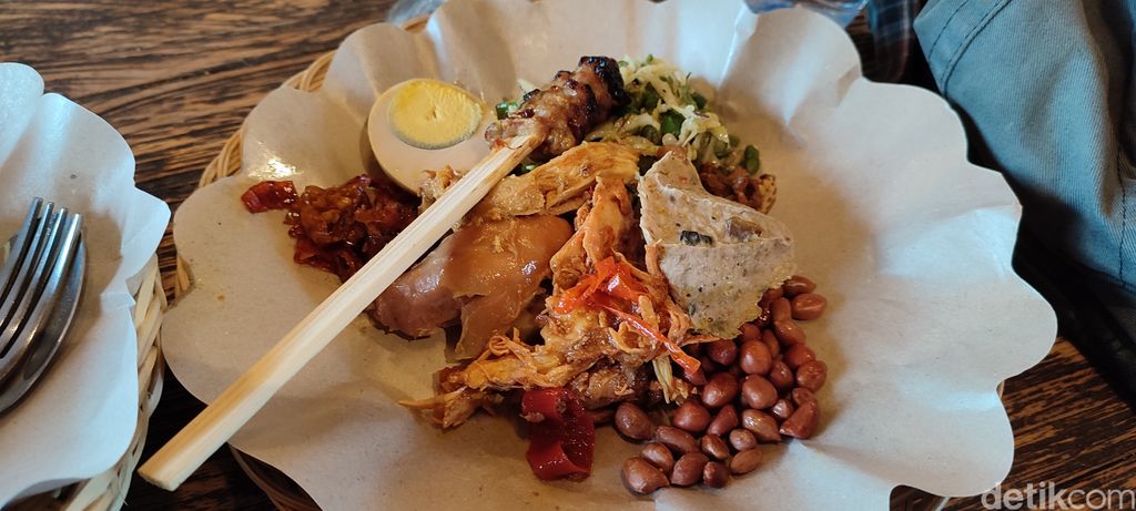 Nasi Ayam Kedewatan