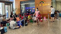 Myanmar yang berstatus anggota ASEAN juga terancam bangkrut. Kondisi perekonomian Myanmar semakin terbebani akibat kondisi keamanan yang belum kunjung membaik, sejak terjadinya kudeta militer di negara tersebut pada awal 2021. Berikut rincian indikator ekonomi makro Myanmar sampai 11 Juli 2022 atau periode data terakhir yang tersedia: Inflasi tahunan per Juni 2022: 11,39% (yoy), Pertumbuhan Ekonomi per Desember 2021: -18,00% (yoy), Depresiasi Mata Uang terhadap Dolar AS per 11 Juli 2022: -4,55% (ytd) dan Rasio Utang terhadap PDB per Desember 2021: 57,20%. Dok. Reuters.