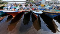 Hukum adat laut Aceh telah menetapkan larangan dan pantangan melaut pada hari peringatan tsunami 26 Desember untuk mengenang dan memperingati peristiwa gempa dan gelombang tsunami Aceh.