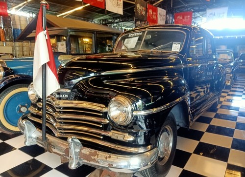 Plymouth Hudson Hornet mobil pertama milik Fatmawati, istri Presiden Soekarno yang menjadi koleksi Kebon Vintage Cars Bali di Jalan Tegal Harum No 13 Denpasar, Bali.
