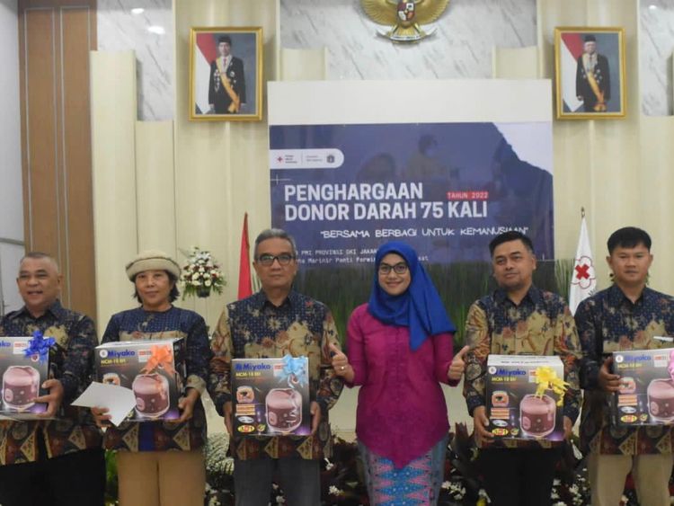 PMI Jakarta Bagi-bagi Penghargaan ke 300 Pendonor Darah
