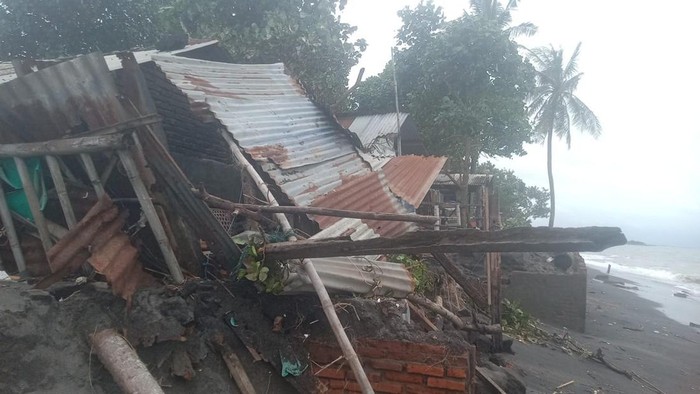 Rumah warga terdampak gelombang pasang di Kelurahan Bintaro, Kecamatan Ampenan, dan Kelurahan Jempong Baru, Kecamatan Sekarbela, Kota Mataram. (Foto: Ahmad Viqi/detikBali)