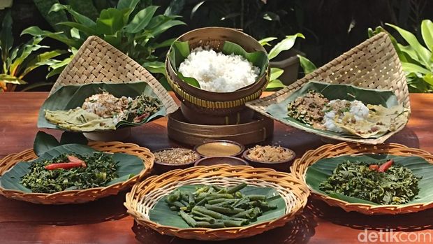 Sajian sega pager, kuliner khas Kabupaten Grobogan, Jawa Tengah.