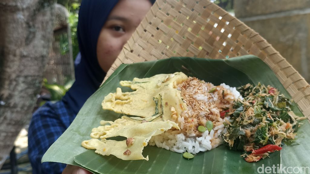 Sajian sega pager, kuliner khas Kabupaten Grobogan, Jawa Tengah.