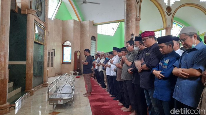 Salat jenazah Ridwan Saidi