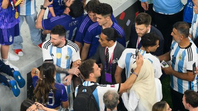 Gestur Messi Cuekin Salt Bae