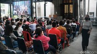 Jemaat memenuhi ruang Gereja Katedral.