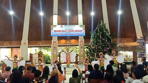 Suasana Natal di Gereja Pniel Desa Blimbingsari, Kecamatan Melaya, Kabupaten Jembrana, Bali, Minggu (25/12/2022).