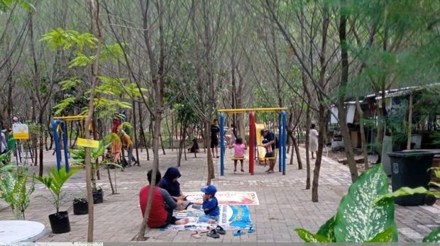 Seperti Taman Hutan Raya (Tahura) Pakal 1. Destinasi wisata ini berada di Kelurahan/Kecamatan Pakal, Surabaya.