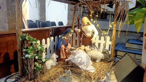 Tampilan palungan yang dipajang di GPIB Maranatha Denpasar, Jalan Surapati No 11 Denpasar, Bali pada Minggu (25/12/2022). (Ni Made Lastri Karsiani Putri-detikBali)