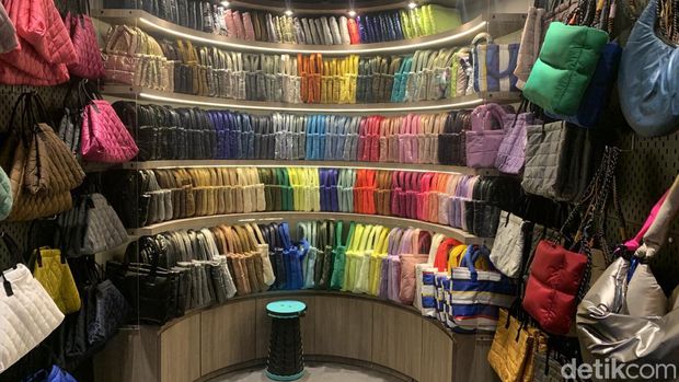 Koleksi Mr Quilting di store terbarunya yang terletak di Sherlock Common Space.