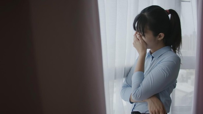 1185229314 business woman look outside and feel depress in the room
