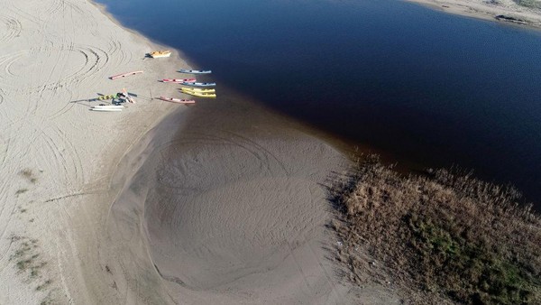Jika tidak meluap, volume air di Danau Mert tidak akan sampai ke bibir pantai Laut Hitam.