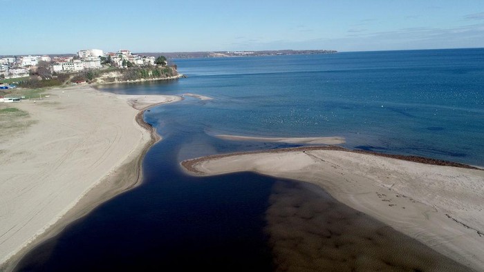 KIRKLARELI, TURKIYE - DECEMBER 25: An aerial view of the point where the Lake Mert and Black Sea meets after the rising of streams' water level at Igneada Floodplain Forests, in Kirklareli, Turkiye on December 25, 2022. (Photo by Ozgun Tiran/Anadolu Agency via Getty Images)