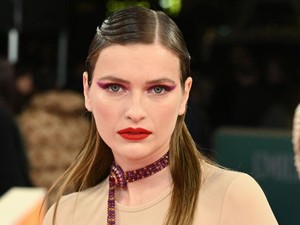 Profil Camille Razat, Pemeran Camille di Emily in Paris