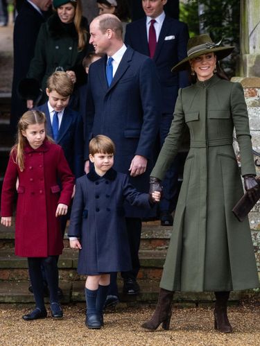 Pangeran William, Putri Kate, Pangeran George, Putri Charlotte dan Pangeran Louis menghadiri kebaktian Natal di Sandringham, Norfolk, pada Minggu (25/12/2022).