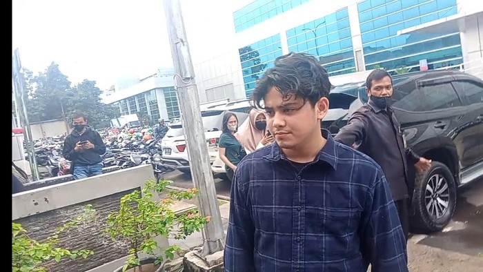 Aliando saat ditemui di kawasan Trans TV.
