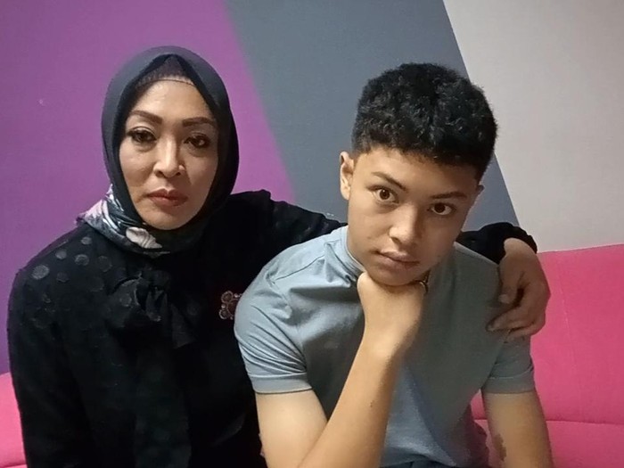 Angelina Sondakh dan Keanu saat ditemui di kawasan Jakarta.