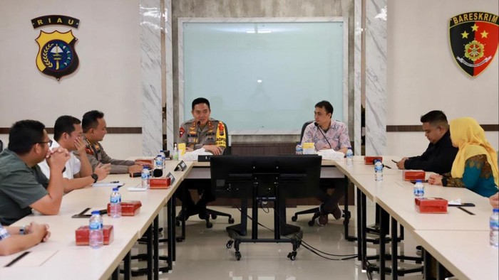 Audiensi IKA FH Universitas Riau dengan Kapolda Riau (Foto: Istimewa)