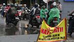 Awas Macet! Ada Pengecoran Jalan di Cirendeu