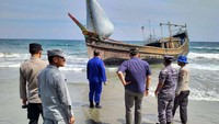 Imigran Rohingnya tersebut berlayar dari Myanmar menuju Malaysia. Naas nasibnya, kapal tersebut mengalami kerusakan mesin dan terombang-ambing di laut sebulan lamanya.