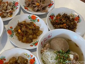 Bikin Ngiler! Kuliner Bakso di Bandung yang Banjir Topping