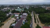 Sejauh ini sudah ada 2 warga Maros yang meninggal akibat banjir. 1 Orang berinisial TS ditemukan meninggal di Kelurahan Cempaniga, Kecamatan Camba, Kabupaten Maros pada Sabtu (24/12) sekitar pukul 07.30 Wita. Foto: Agung Pramono/detikSulsel