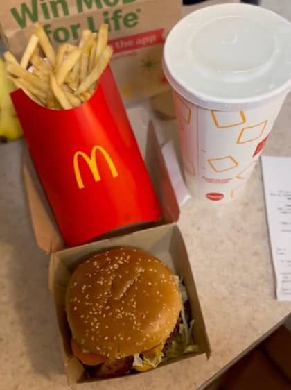 Beli Burger McD Rp 250 Ribu, Pelanggan Ini Protes Harganya Tak Murah Lagi