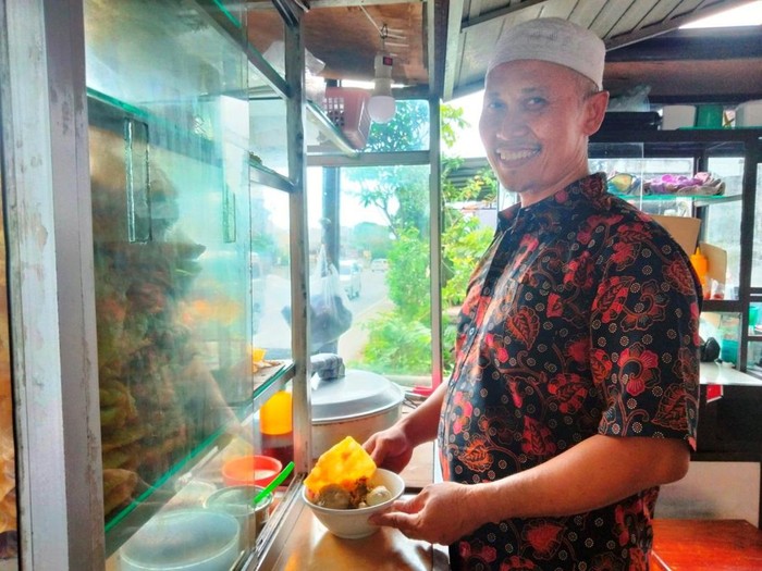 Budianto (52), nasabah Bank Syariah Indonesia (BSI), pengusaha Bakso Malang asal Jombang, Jawa Timur, sukses mengembangkan bisnisnya di Kabupaten Kuningan, Jawa Barat.