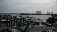 Suasana di Pelabuhan Muara Angke, Jakarta Utara, Senin (26/12/2022).