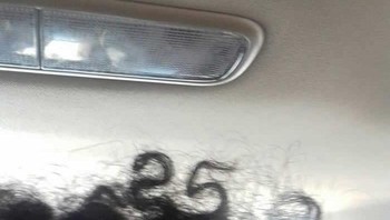 Rambut membentuk angka 25. Foto: Reddit