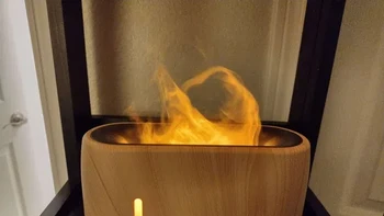 Itu bukan api, melainkan semburan uap dari diffuser yang menggunakan lampu kuning.  Foto: Reddit