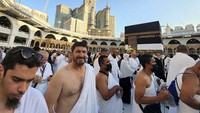 Pada Maret 2022, Pemerintah Arab Saudi mencabut aturan dan kebijakan pembatasan kegiatan beribadah yang selama ini sudah diterapkan sejak pandemi COVID-19 melanda. Sejumlah protokol kesehatan dicabut dan mengalami penyesuaian. Ashraf Amra/Anadolu Agency via Getty Images.