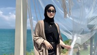 Wajah cantik Eveline Ovilia akan sering terlihat di media sosial dan YouTube Raffi Ahmad. Foto: Instagram Eveline Ovilia