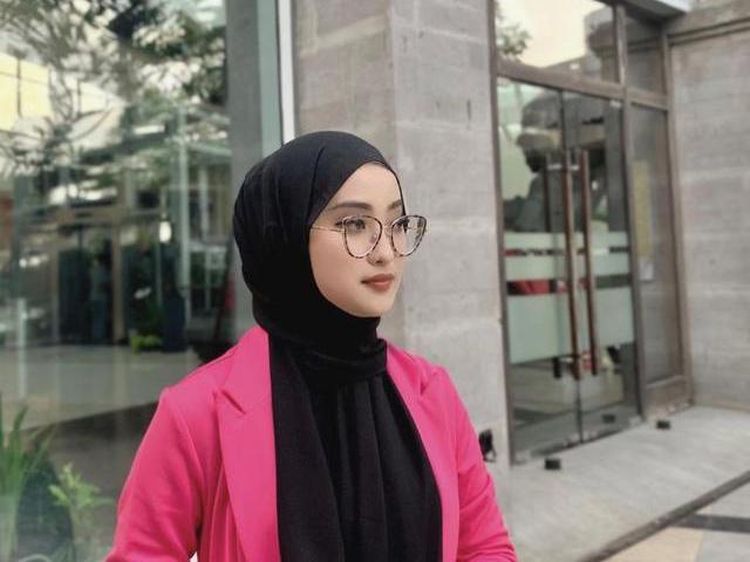 Potret Eveline Ovilia, Aspri Raffi Ahmad yang Pernah Jadi Ajudan Ridwan Kamil