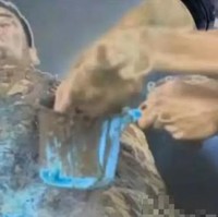 Editannya sungguh bikin speechless. Jadi pengin ketawa sambil nangis dalam hati melihatnya. Foto: Instagram/Twitter/1cak.com