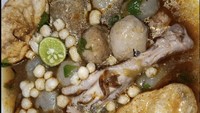 Bakso Aci Cuanki Kane 24 juga bisa jadi pilihan. Ditambah kuahnya punya rasa gurih sedap yang membuat banyak orang ketagihan. Semangkuknya mulai Rp 21 ribuan saja. Foto : Instagram @bakso_aci_cuanki_kane_24